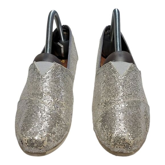 Toms Slip On Flats Silver Blingy Glitter Sequin Material Size Youth 4.5 GUC - Picture 3 of 6